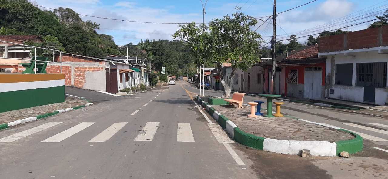 Camacã: Serviço de esgoto, asfalto e revitalização de praças foram entregues em Leoventura oficialmente